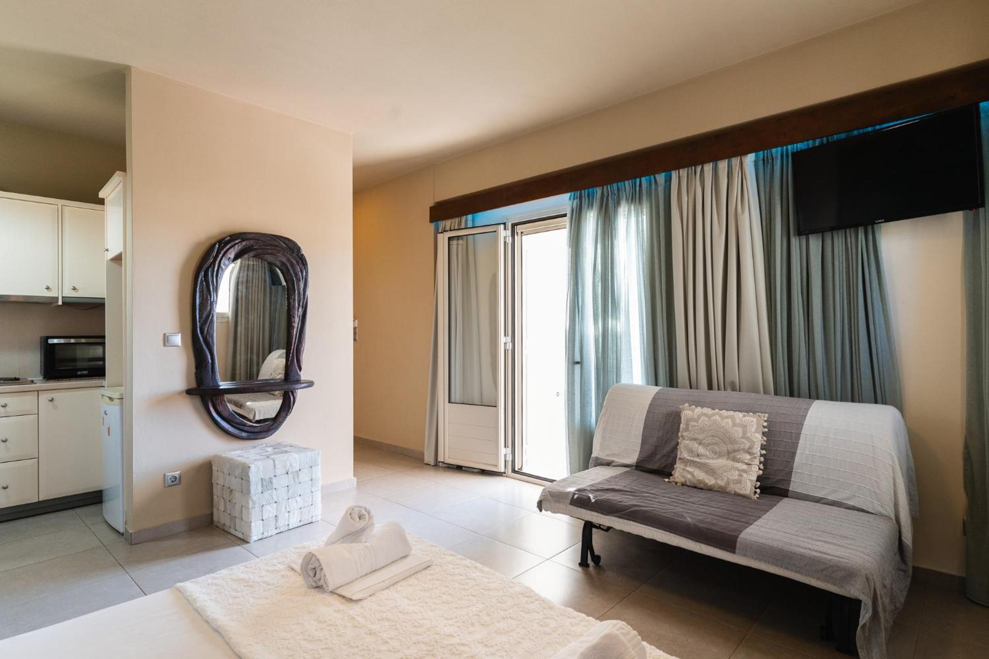 Sun George Aparthotel Finikounta Exterior photo